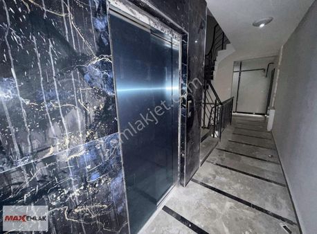 Sırasöğütler Mah. Asansörlü K. Otoparklı Lüx 100 M2 Sıfır Arakat