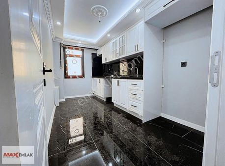 Bağlarbaşı Mah. İstasyon Cadde Yakını Lüx 2+1