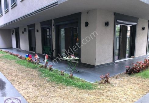 Bahçe Kullanımlı Güvenlikli Siteiçinde İskanlı İki Banyolu Deluxe 2+1