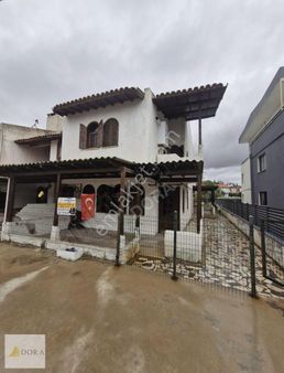 Kalabak'ta Deniz Manzaralı Köşe Üç Cepheli Bahçeli 3+1 Villa