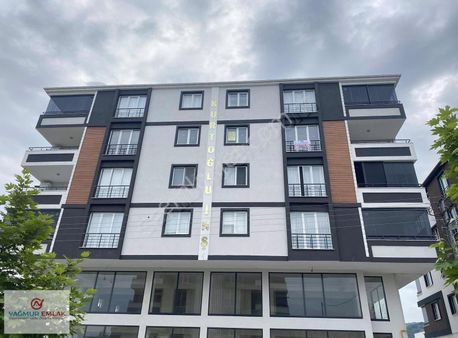 Yağmur Emlak'tan Cadde Cephe Ara Kat Sıfır 3+1 Daire