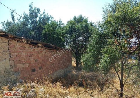 Çivril İmralı Mahallesinde Elek.su.aboneligi Olan Eski Ev Ahır