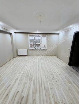 Başakşehir Altınşehir De Satılık 2+1 Arakat Cadde Konumlu