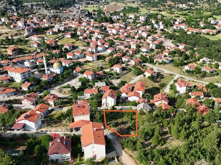 Cevizli Yediler Mevkinde Satılık 947 M2 3 Kata İmarlı Arsa