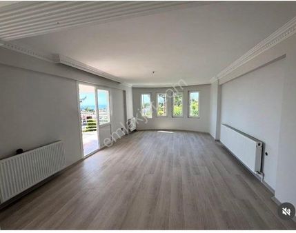 Kuşadası Ege Mahallesinde Geniş Ferah Deniz Manzaralı Ara Kat Daire