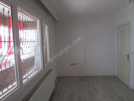 Ayrancılarda Ege Koop Yakını 98 M2 Çift Banyolu Geniş Balkon Doğalgazlı