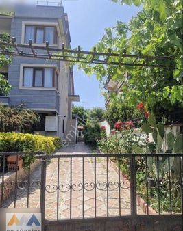 Yalova Merkezde 4 Katlı Satılık Müstakil Bina