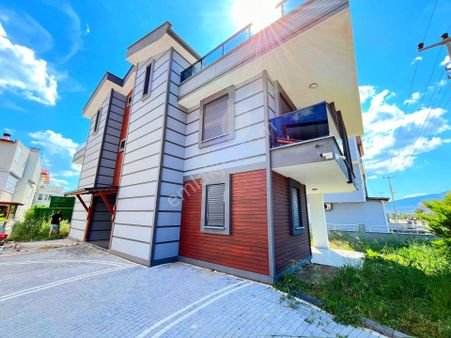 ▶ ▶ Akçay Körfez'den Yenimahalle'de Denize 70 Metre Sıfır Satılık 4+1 Lüks Villa