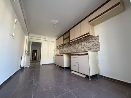 Karapürçek Orta Kat 3+1 Ön Cephe Kombi Petek Duşakabin Masrafsız Önü Açık