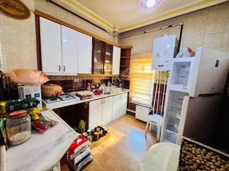 Aşık Veysel'de Ulu Önder Ortaokulu Yakını Giriş Kat 3+1 Satılık Daire !!!