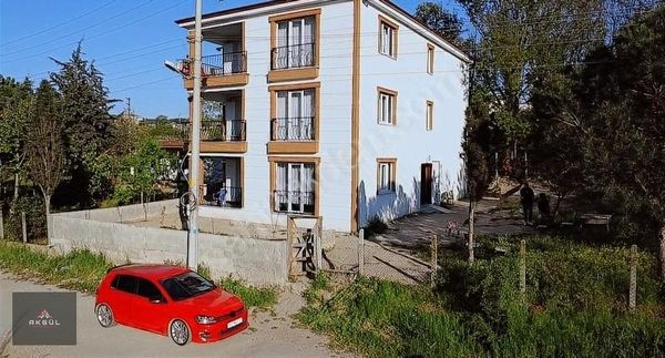 Saray Yeniköy Mahallesinde Satılık Üç Katlı Müstakil Ev