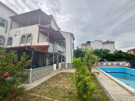 Lider Gayrimenkul'den Costal Sahilde 9+1 Havuzlu Villa