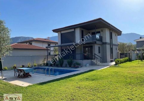 Ortaköy'de Geniş Bahçeli Tribleks Villa