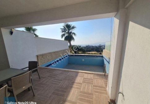 Kuşadasında Satılık 5+1 Özel Havuzlu Manzaralı Daire