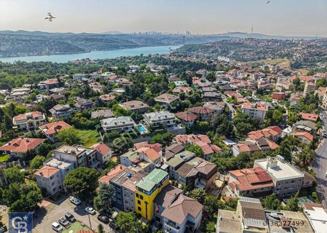 Satılık Emirgan Koruya Yakın Müstakil 4 Katlı Site İçerisinde
