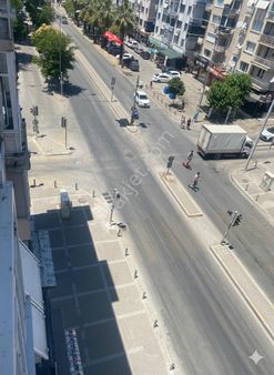 Acil Satılık Buca Menderes Caddesi Üzerinde Merkezi Konumda 3+1 Satılık Daire