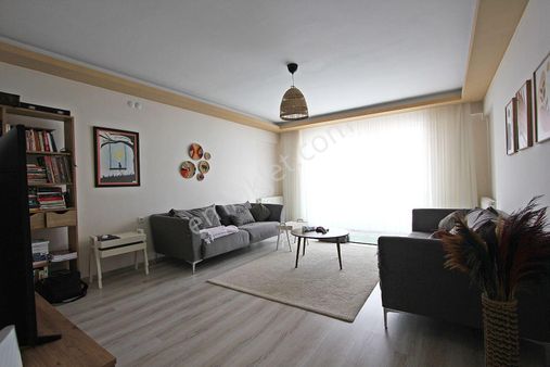 Moda Gayrimenkul'den Feridun Çelik'te Ara Kat 3+1, Manzaralı Ve Otoparklı Daire!