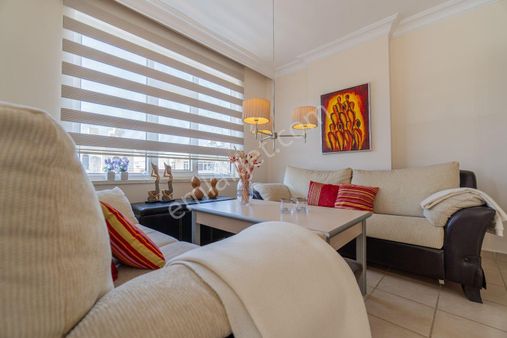 Alanya'da Kleopatra Plajına Yakın Havuzlu Sitede Satılık 3+1 Daire