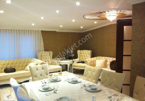 Avcılarda Uygun Fiyata Satılık 7 Katlı 2 İşyeri 9 Daireli Parseli 256 Mt .