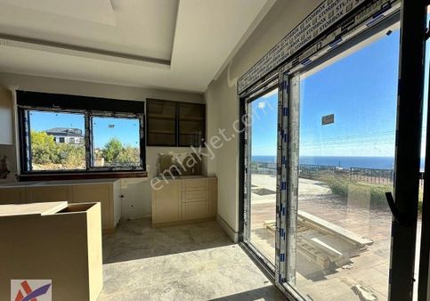 İncekum’da Full Deniz Manzaralı Acil Satılık Müstakil Taş Villa