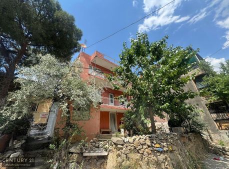 Karabağlar Özgür Mh'de 3 Katlı Komple Satılık Müstakil Ev