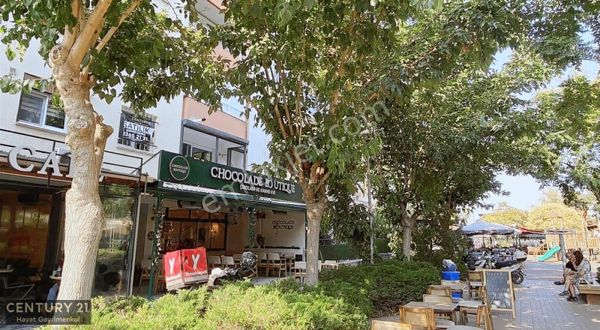 Karşıyaka Sevgi Yolunda Komple Yeni Tadilatlı 3+1 Geniş Satılık