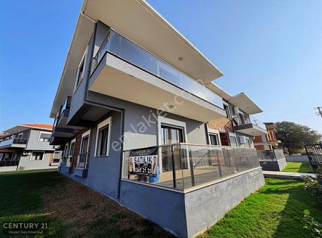 Foça Bağarası'nda Site İçerisinde Bahçe Katı Sıfır 2+1 Daire