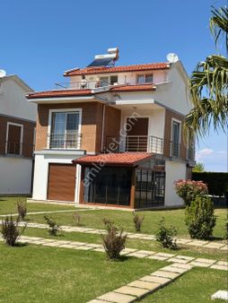 Denize Yakın Havuzlu Sitede Geniş Bahçeli 4+1 Müstakil Villa