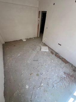 Sütlüce Mahallesi Satılık Balkonlu 2+0