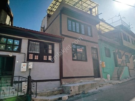Afyon Merkezde Kale Manzaralı 2 Katlı Teraslı Beton Ev.