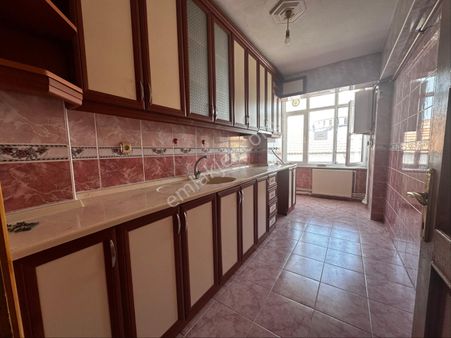 Küçük’ten Gemlik Kapalı Pazar Yanı Satılık 2+1 Doğalgazlı Daire