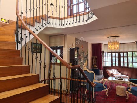 Antalya Lara Denize Sahile Yakın 300 M² Havuzlu 4+2 Müstakil Villa