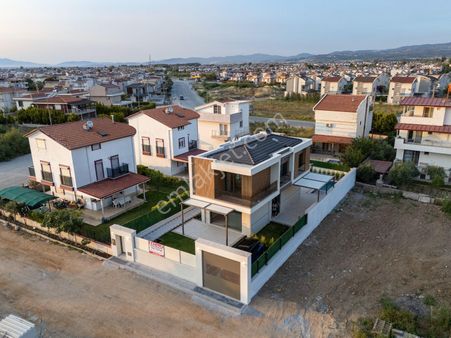 Kuşadası Güzelçamlı'da Denize Yakın Müstakil Havuzlu-otopk Villa