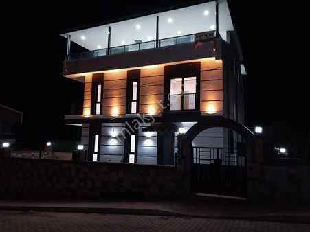 Tüm Detaylar Düşünülmüş Villalar Bölgesinde 4+1 Lüks Villa