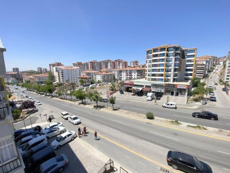 Orhan Kemal Caddesi'nde, 2. Kat, 3+1, Çok Geniş, Kilerli Daire