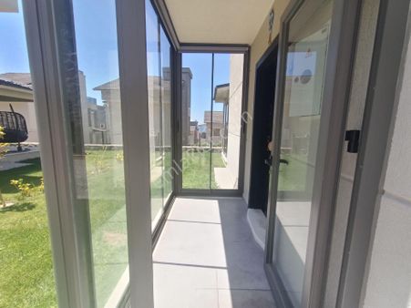 Dikili Bademli Yolu Üzerinde Kırgöz Villalarında Satılık Tripleks 3+1 Villa