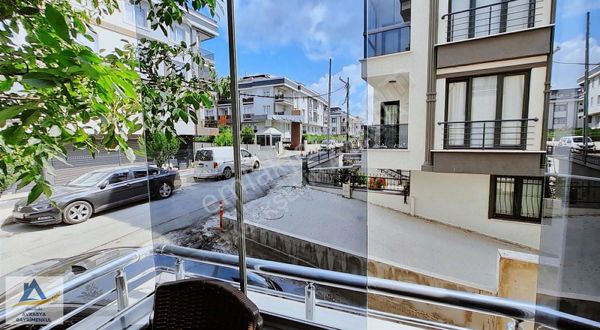 Aile Binasında Geniş Ve Ferah 2+1 Köşe Konum, Yatırımlık!