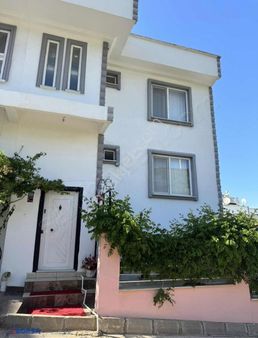 Bandırma Edincik Başak Sitesinde Tripleks Müstakil Ev