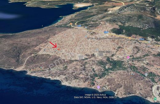 Karaburun Mordoğan Kamukent’te Deniz Manzaralı Villa Arsası