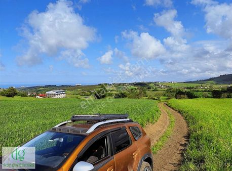 Karaoyumca Köy Yerleşim Alanı İçinde Full Deniz Manzaralı Tarla