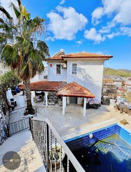 Müstakil 3 + 1 Villa + 1 + 1 Daire