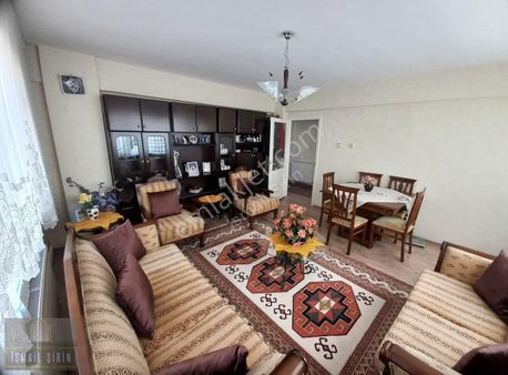 İsmail Şirinden O.gazi Cd Üzerinde Bakımlı 2+1 Köşe Daire