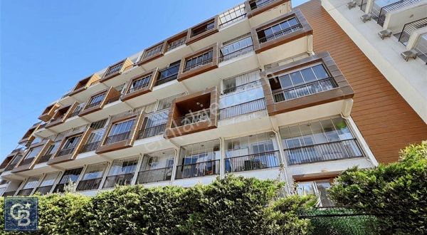 Bornova Veranova Sitesi'nde 2+1 Satılık Bahçeli Dubleks Daire