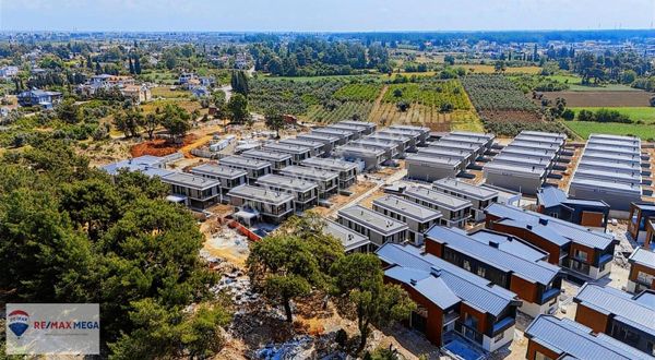 Döşemealtı Düzlerçamında Ormana Komşu Site İçi 5+1 Villa