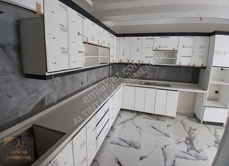 Yenikent 29 Ekim Mh Cadde Üzeri Park Cepheli Satılık 3+1 Daire