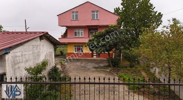 Bafra Vıp Gmd'den İçerisinde 3 Katlı Ev Bulunan 7153m2 Tarla!!