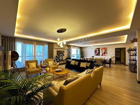 Kuşadası Ege Mah. Özenle Yapılmış Mimari Manzaralı Net 300 M2