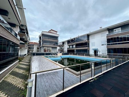 Yenimahallede Lüx Havuzlu Sitede Nehir Manzaralı Satılık Daire