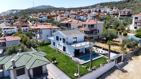 Güne Jakuziden Başlayın! Deniz Manzaralı 4+1 Havuzlu Villa
