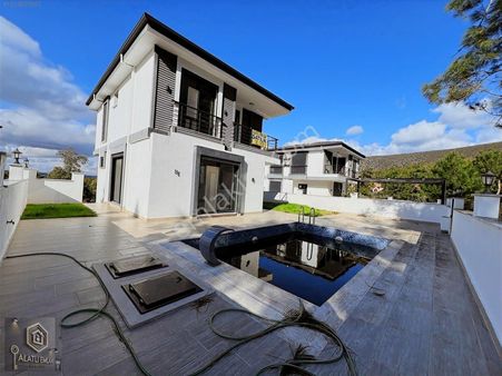 Akbük'te Tam Müstakil Doğa İçinde Havuzlu Villa